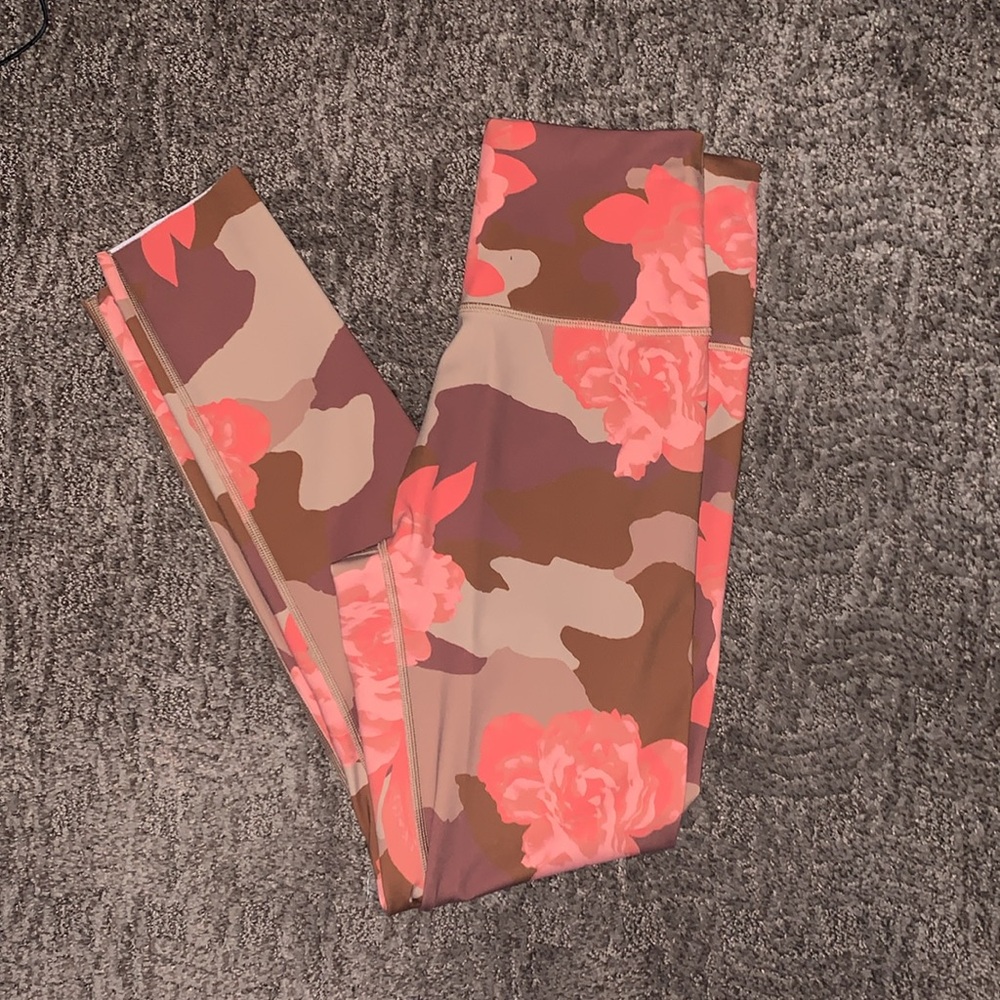 Aerie Offline camo Nude/Rose leggings Medium